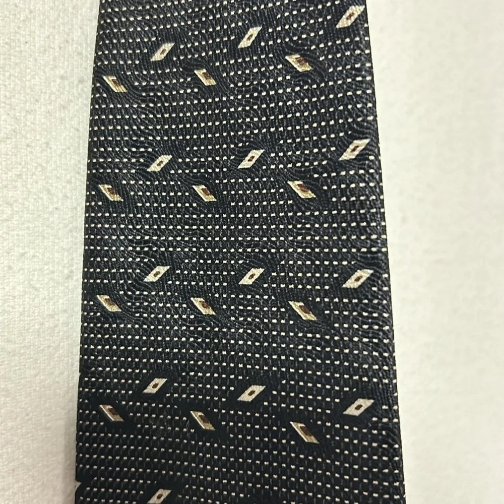 Van-Heusen Silk Men’s Ties (3) Black Blue Gray Cream Neutrals Perfect Condition